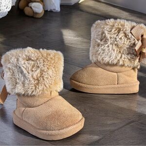 Toddler Girls Faux Fur Boots - Size 3